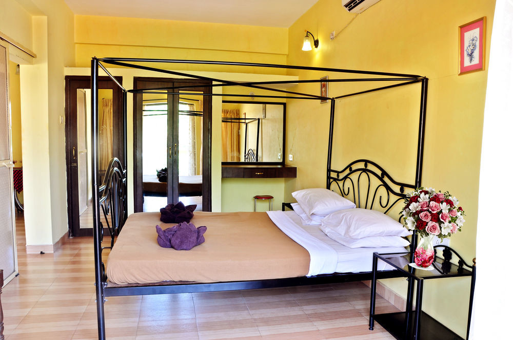 Marina Bay Beach Resort Candolim Kültér fotó