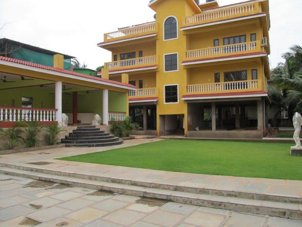 Marina Bay Beach Resort Candolim Kültér fotó