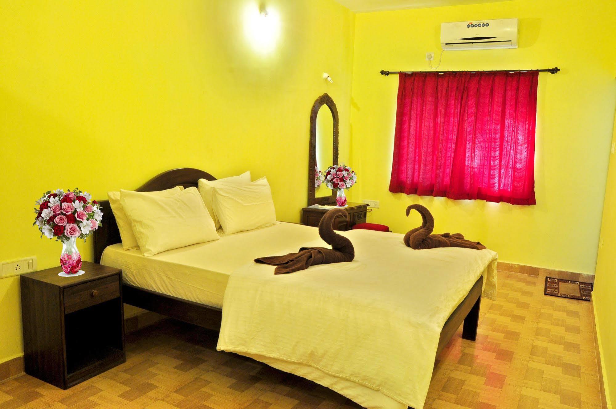Marina Bay Beach Resort Candolim Kültér fotó